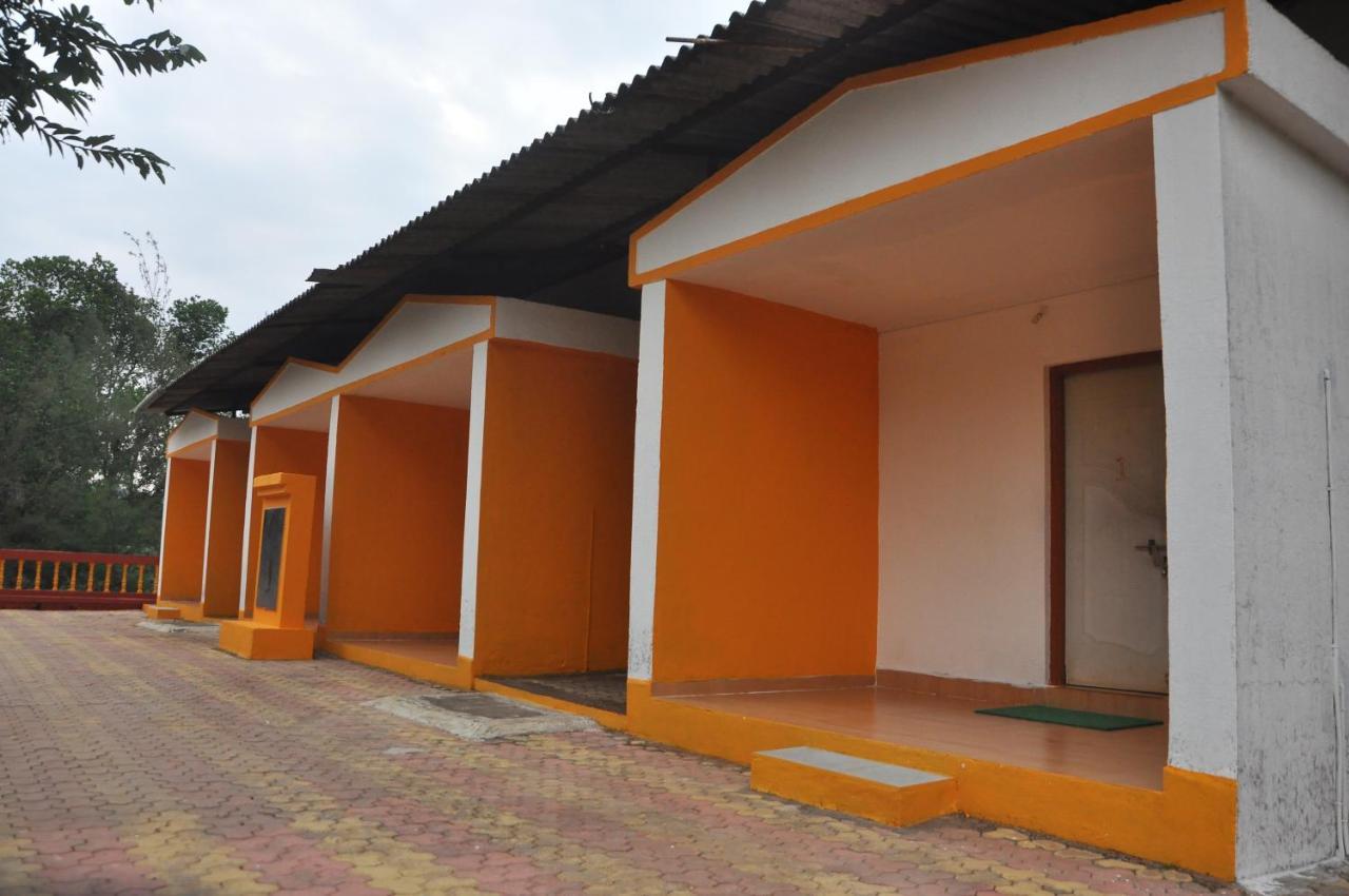 Koyna Lake Resort Koynanagar Bagian luar foto