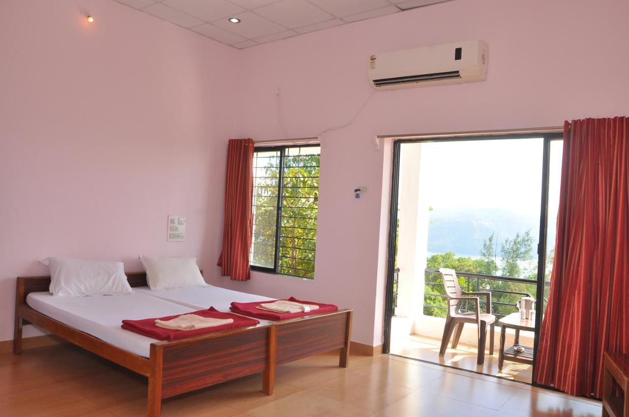 Koyna Lake Resort Koynanagar Bagian luar foto