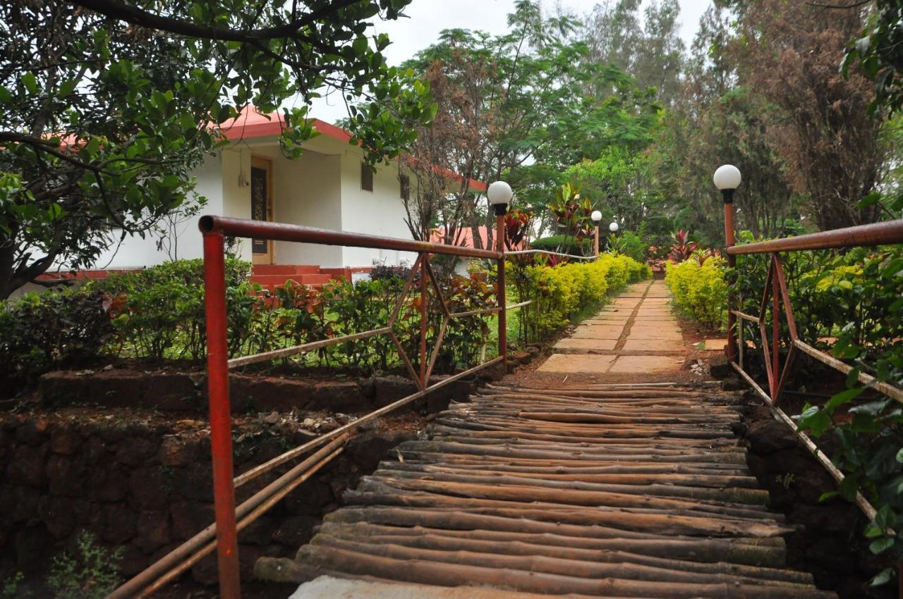 Koyna Lake Resort Koynanagar Bagian luar foto