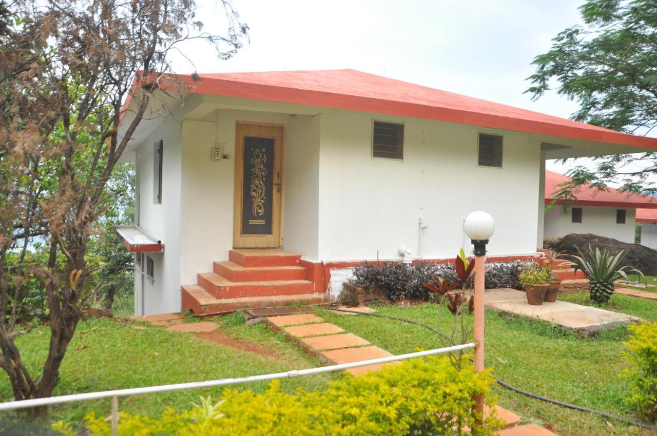 Koyna Lake Resort Koynanagar Bagian luar foto