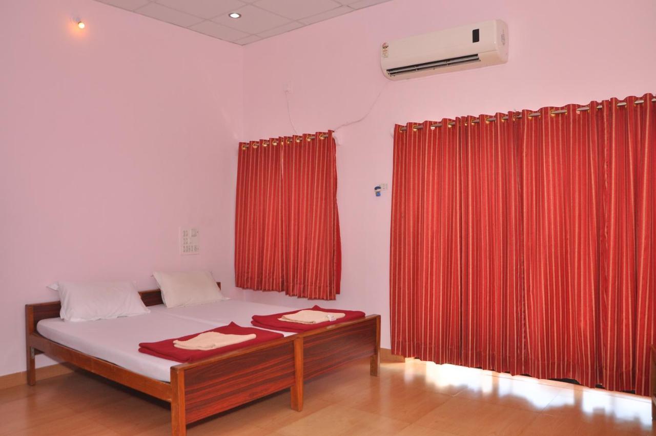 Koyna Lake Resort Koynanagar Bagian luar foto